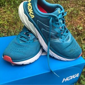 MOVING SALE- HOKAs Women’s Running Sneakers-  Size. 6.5 Arahi 5